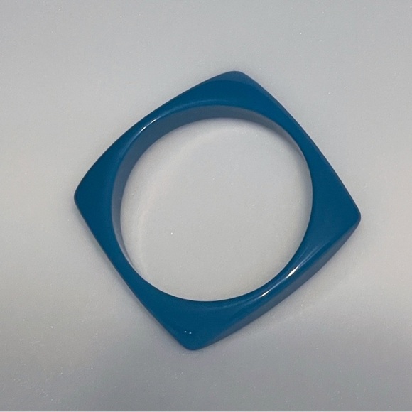 Vintage Bangle - rounded square outside & circle inside. Retro, plastic, & blue - Picture 3 of 3